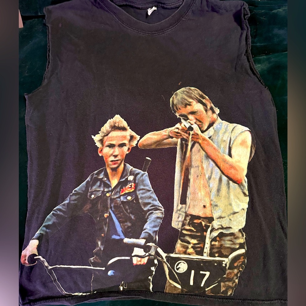 Rare 90's vintage Shadow Conspiracy "GUMMO" cut off Tee.